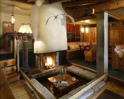 Chalet Lores