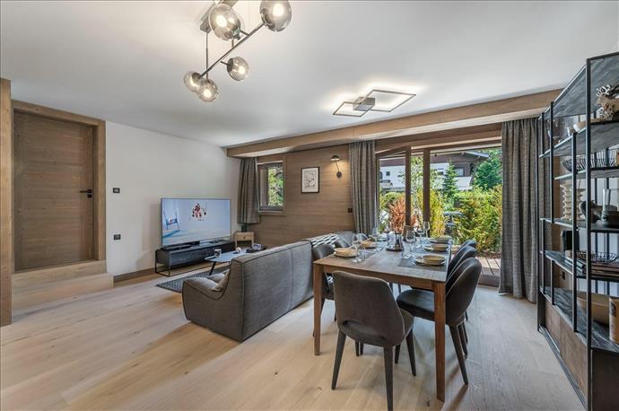 Apartment Stallion B12