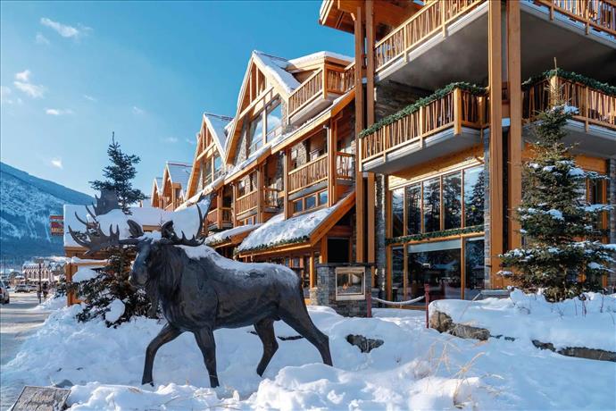 Moose Hotel & Suites