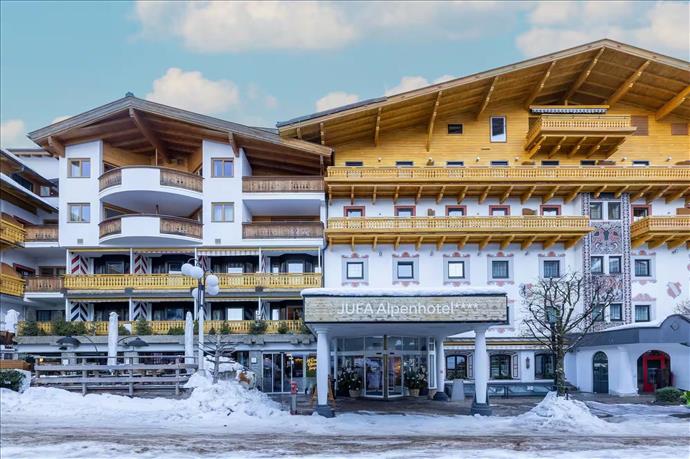 JUFA Alpenhotel Saalbach****