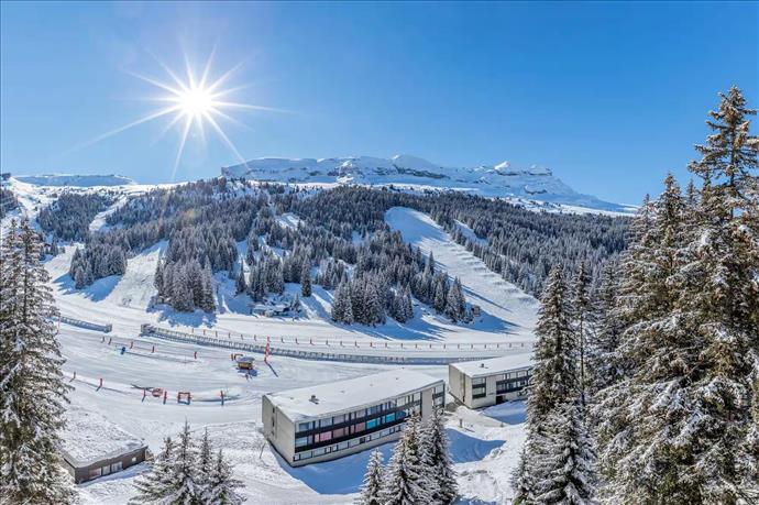 Totem, Friendly Hotel