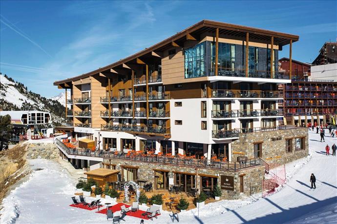 Hotel Taj-I Mah, Arc 2000