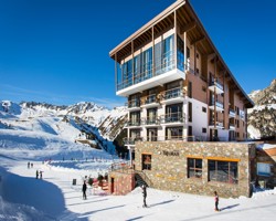 Hotel Taj-I Mah (Arc 2000)